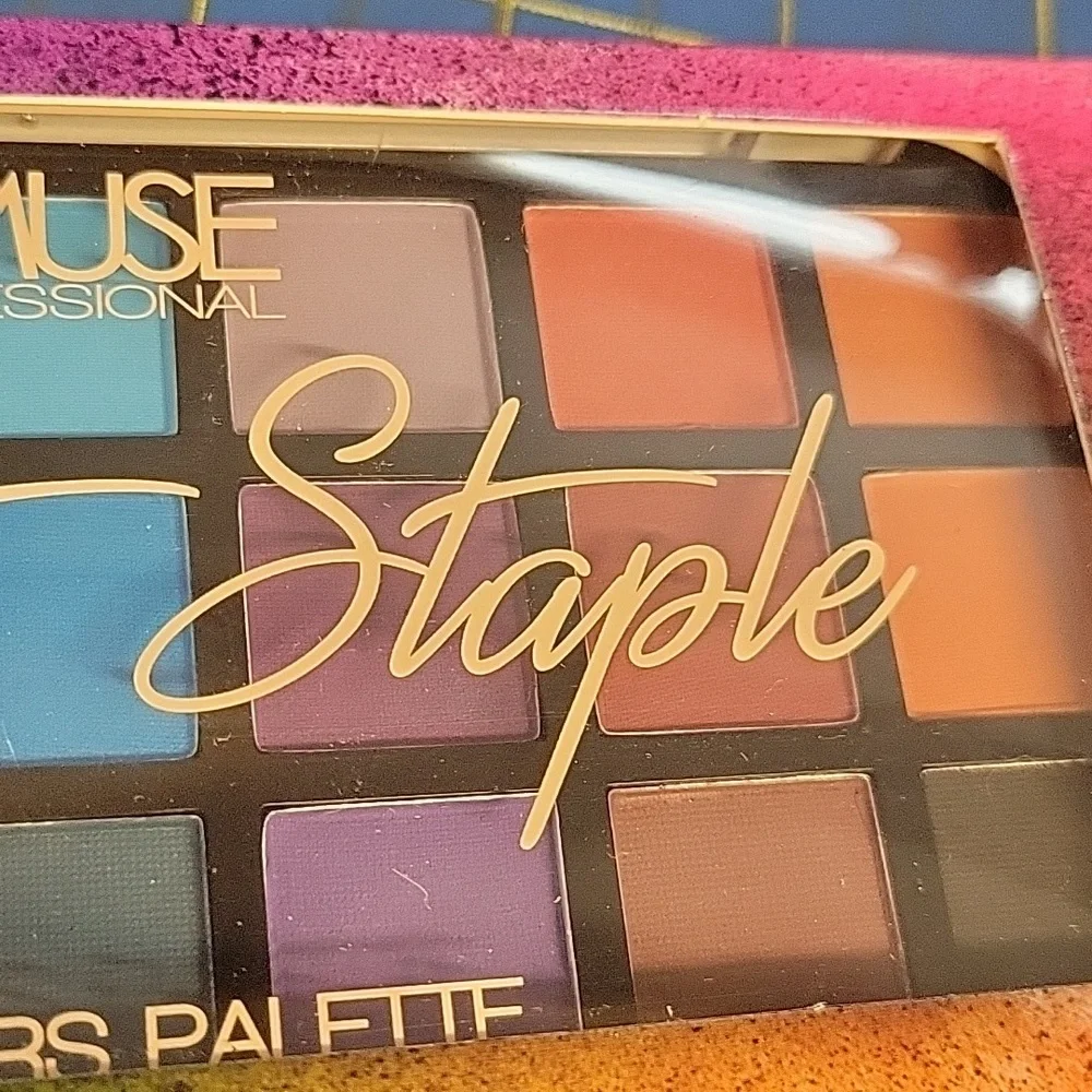 Amuse Multicolor 21 Colors ARTIST STAPLE Palette New In Box
